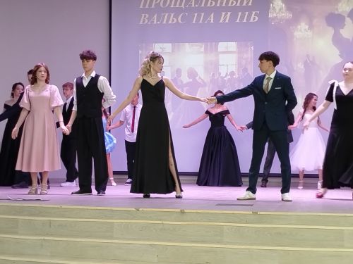Сегодня в Азнакаево состоялась торжественная церемония вручения аттестатов выпускникам лицея №4.