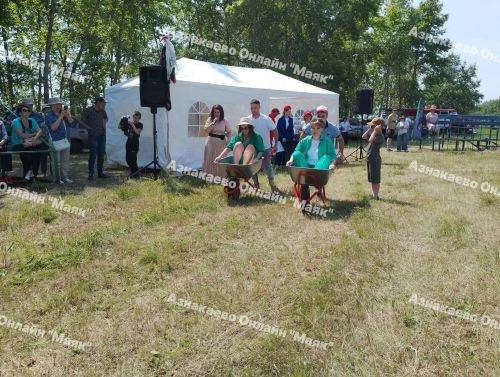 В деревне Масягутово на Сабантуе провели соревнования по армрестлингу лежа