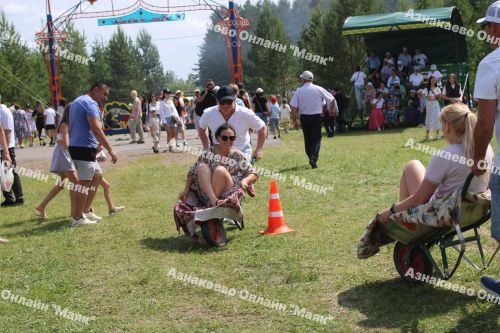 Азнакай Сабан туе татар халкының милли уеннарын бер мәйданга берләштерде