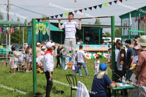 Азнакаевский Сабантуй объединил национальные игры татарского народа на одном майдане