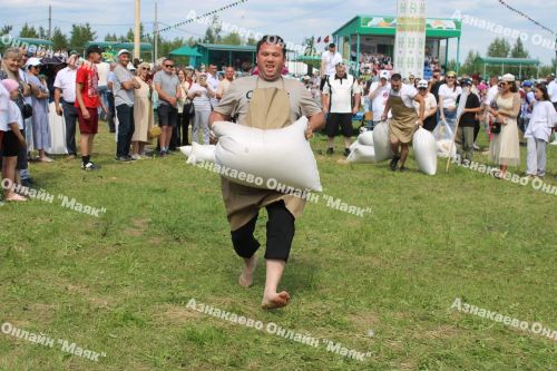 Азнакаевский Сабантуй объединил национальные игры татарского народа на одном майдане