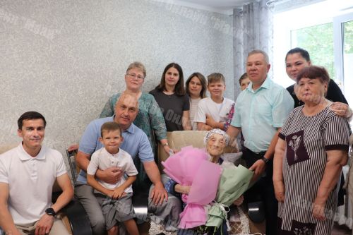 100 лет мудрости и труда: жительница Азнакаево Ирина Слепова отметила вековой юбилей