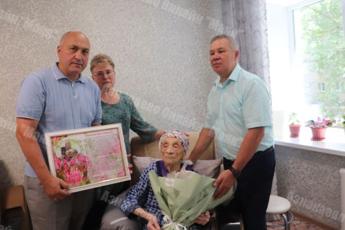 100 лет мудрости и труда: жительница Азнакаево Ирина Слепова отметила вековой юбилей