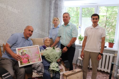 100 лет мудрости и труда: жительница Азнакаево Ирина Слепова отметила вековой юбилей