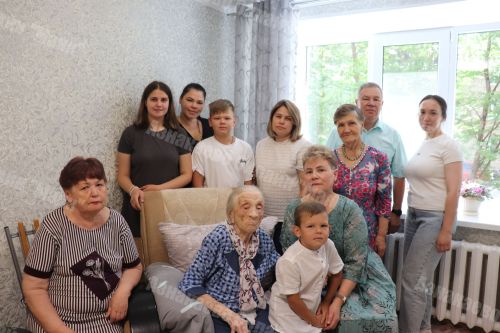 100 лет мудрости и труда: жительница Азнакаево Ирина Слепова отметила вековой юбилей