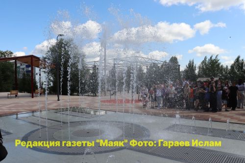 Азнакаево: в парке Ишкаева забил музыкальный фонтан