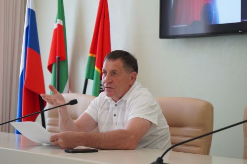 Руководитель исполнительного комитета Азнакаевского района Айдар Шамсутдинов провел очередное  совещание по готовности гражданской обороны