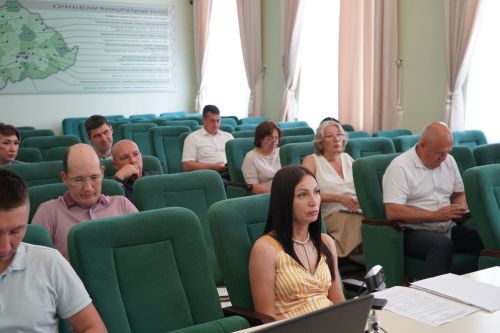 Руководитель исполнительного комитета Азнакаевского района Айдар Шамсутдинов провел очередное  совещание по готовности гражданской обороны