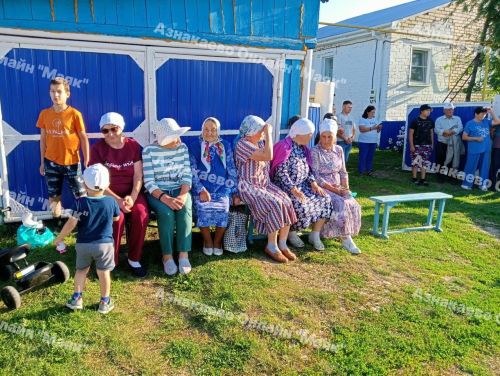 Уроженцы деревни Чубар-Абдуллово привезли концерт для односельчан