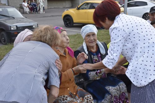 В поселке Актюбинский состоялся праздник двора