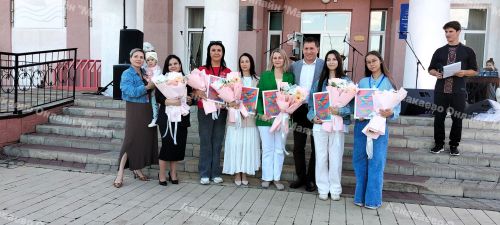 Бүген Азнакайда яшьләр көнен югары оешканлык белән бәйрәм итәләр
