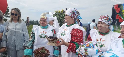 В Азнакаево проходит фестиваль «Чатыр тауда җыен» – праздник творческого наследия тюркских народов