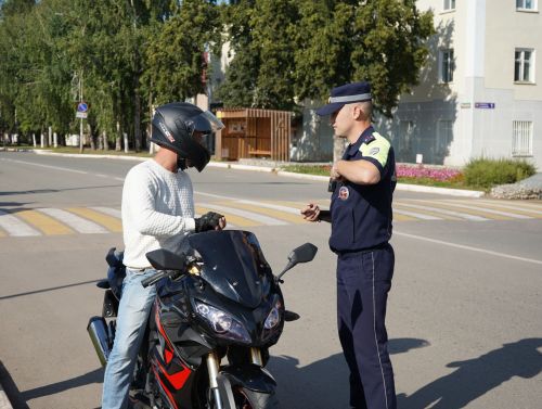 Азнакаево за безопасность на дорогах: акция, объединившая поколения!