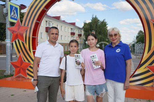 Азнакаево за безопасность на дорогах: акция, объединившая поколения!