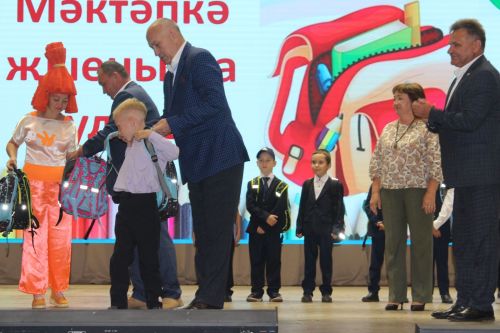 «Помоги собраться в школу»: будущие первоклассники получили подарки к 1 сентября