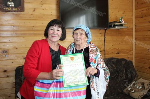 95 яшьлек Мөнирә Хәкимова: “Чабаталы яшьлек төшләргә керә”