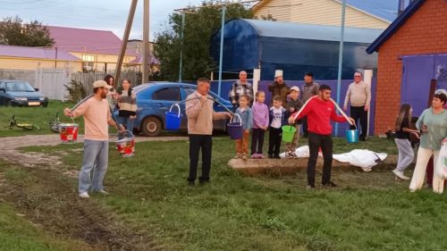 Мәндәй авылы халкы урам бәйрәменә җыелды
