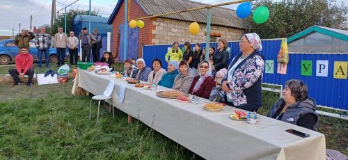 Мәндәй авылы халкы урам бәйрәменә җыелды