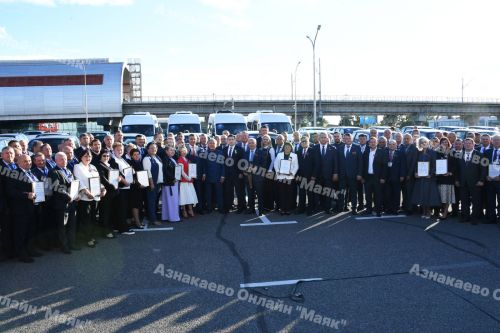 Главы сельских поселений получили автомобили от Раиса Татарстана