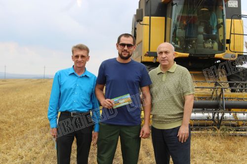 Азнакаевским передовикам жатвы вручены поощрительные сертификаты
