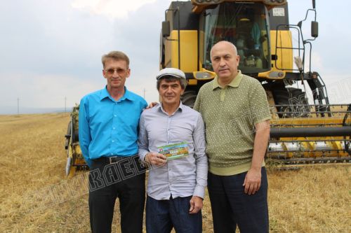 Азнакаевским передовикам жатвы вручены поощрительные сертификаты
