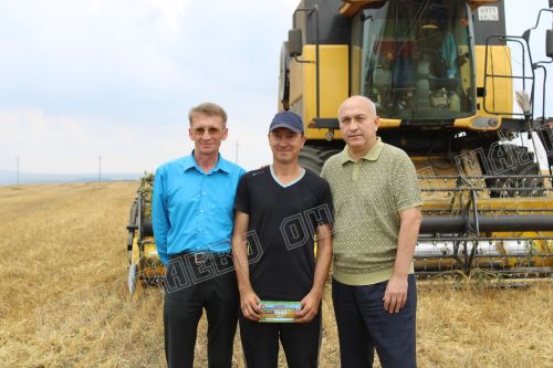 Азнакаевским передовикам жатвы вручены поощрительные сертификаты