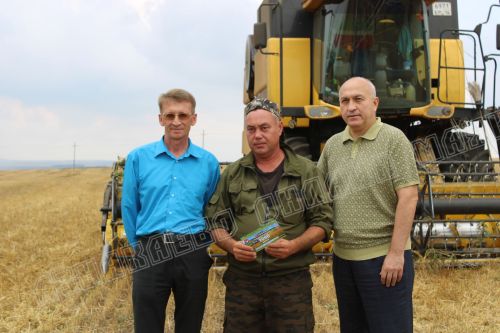 Азнакаевским передовикам жатвы вручены поощрительные сертификаты