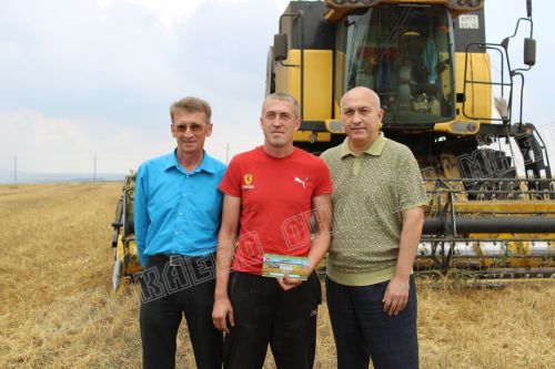 Азнакаевским передовикам жатвы вручены поощрительные сертификаты