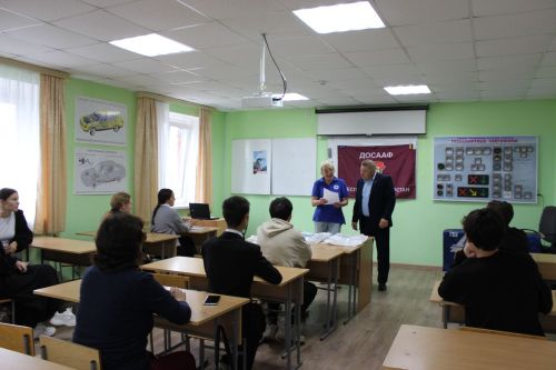 Азнакай укучылары юл йөрү кагыйдәләрен белүдә ярыштылар