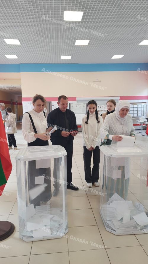 Азнакайда 130 ел стажы булган укытучылар династиясе тавыш бирде