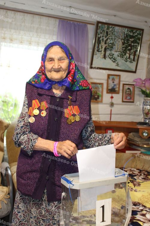 Азнакайда  100 яшьлек Мөхәссәнә Рахманова сайлауларда үз тавышын бирде