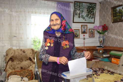 Азнакайда  100 яшьлек Мөхәссәнә Рахманова сайлауларда үз тавышын бирде