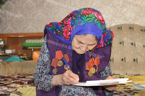 Азнакайда  100 яшьлек Мөхәссәнә Рахманова сайлауларда үз тавышын бирде