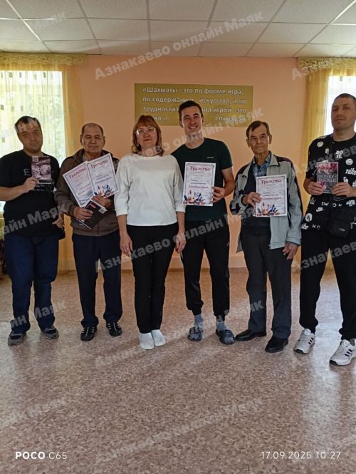 Интеллектуальный бой в Азнакаево: люди с инвалидностью сразились в шашки и шахматы