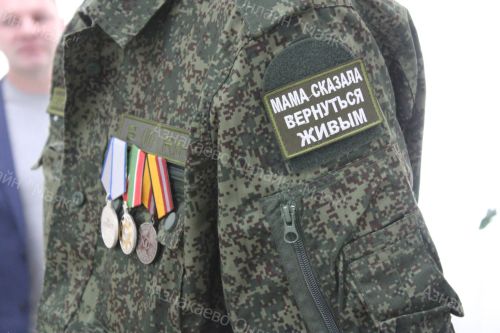 Азнакай районы башлыгы Марсель Шәйдуллин ялга кайткан хәрби белән очрашты