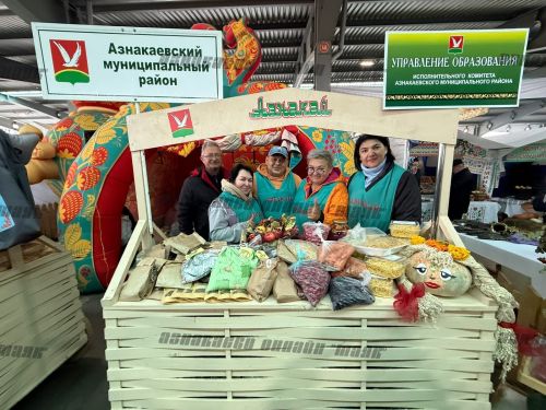 Азнакайның мәгариф хезмәткәрләре Казан ярминкәсен гөрләттеләр