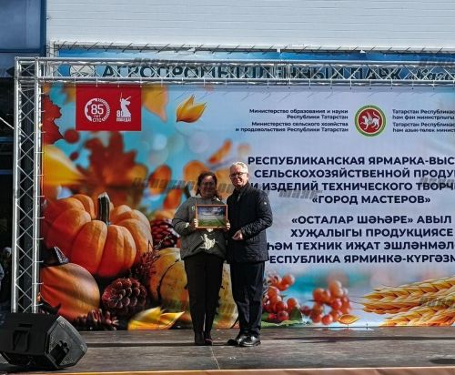 Азнакайның мәгариф хезмәткәрләре Казан ярминкәсен гөрләттеләр