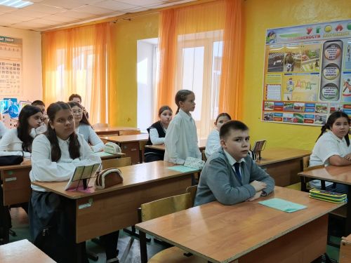 «Вместе сильнее»: патриотический час в азнакаевской школе №2