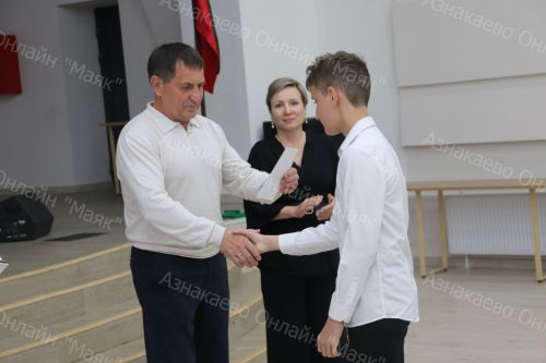Вручение паспортов юным гражданам: важный шаг в жизни