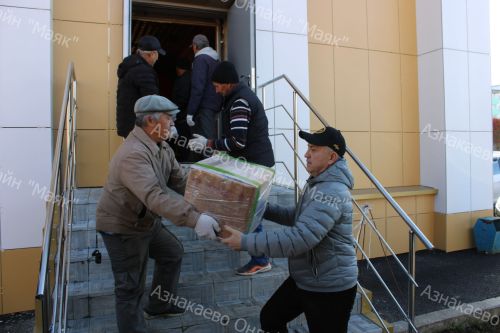 Азнакайдан хәрбиләргә гуманитар ярдәм илтергә район башлыгы да китте