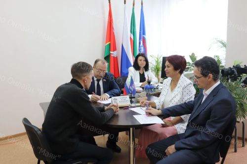 Татарстан Республикасы Дәүләт Советы депутаты Нәҗип Хаҗипов сайлаучыларын кабул итте
