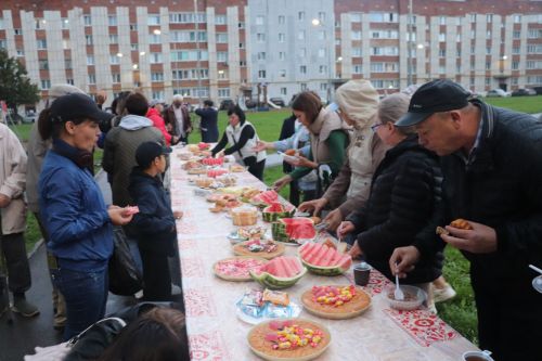 Праздник двора в Азнакаево: ни дождь, ни зной не помеха дружбе!