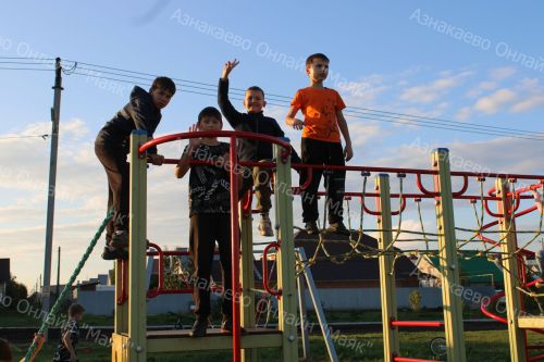 Монолит микрорайоны олысы-кечесен бәйрәмгә җыйды
