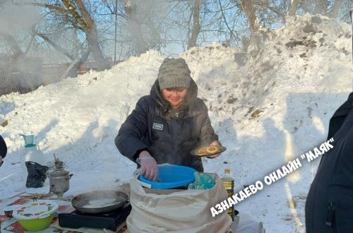 На хоккейной площадке в Алькеево разгорелись горячие спортивные страсти