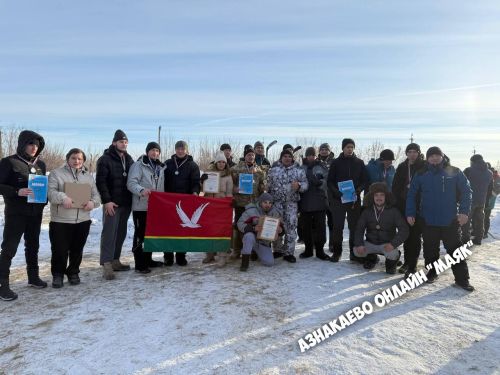 На хоккейной площадке в Алькеево разгорелись горячие спортивные страсти