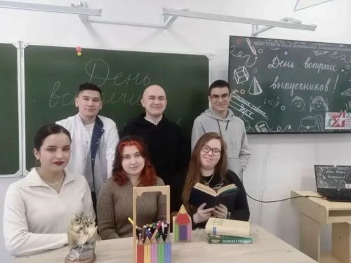 Вечер школьных друзей: выпускники вернулись в родные стены