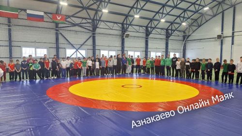 Азнакайның яшь көрәшчеләре Кыш бабай призына көч сынашты