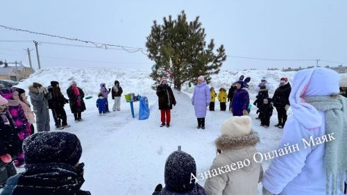 Зимние встречи: как в микрорайоне «Монолит» встретили Новый год