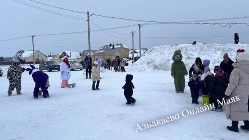 Зимние встречи: как в микрорайоне «Монолит» встретили Новый год