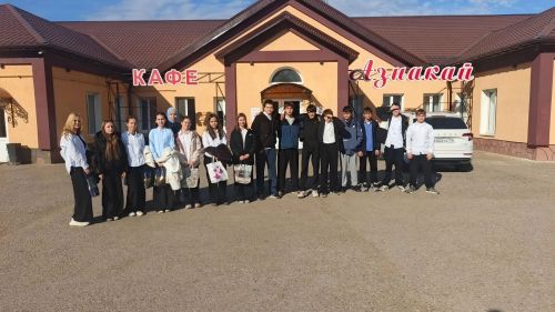 Школьники познакомились с профессиями в кафе “Азнакай”